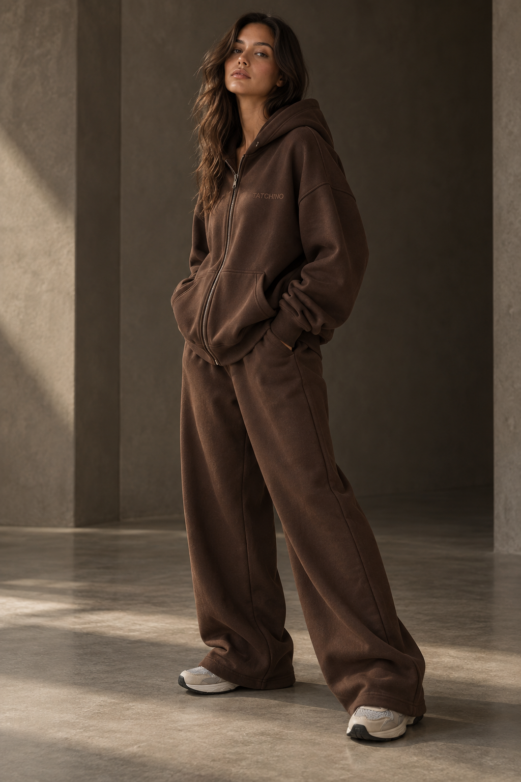 Modell i chokladbrunt set